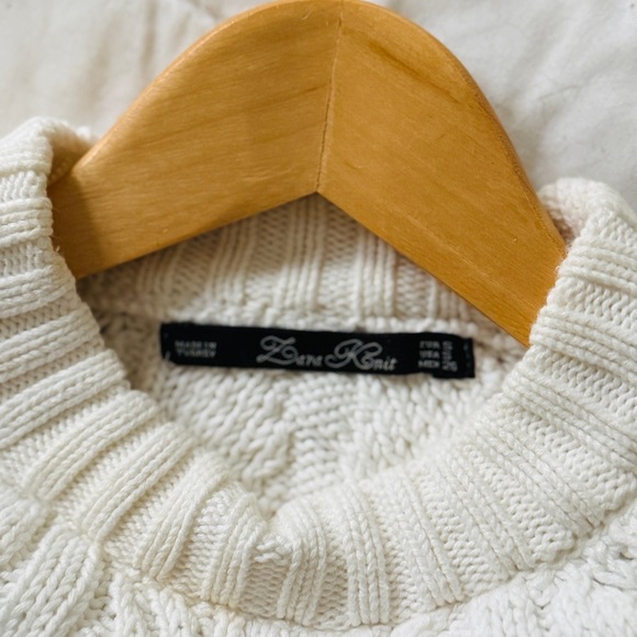 Zara Knit Women’s White Cable Knit Sweater. Size 2 - Picture 4 of 4